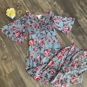 Floral maxi dress lace up front, liner included